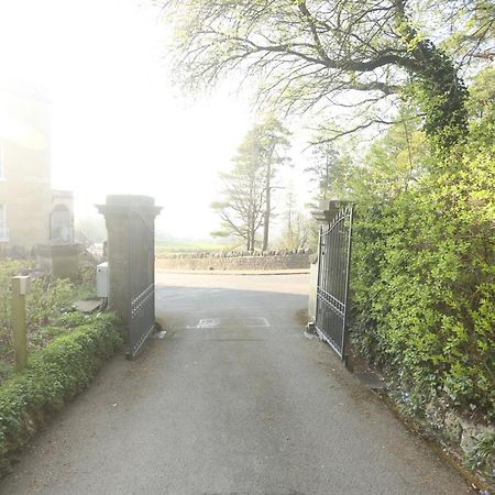 Entire Victorian Lodge In A Privately Gated Estate With Secure Parking For Two Cars And A Newly Refurbished Bathroom Εξωτερικό φωτογραφία